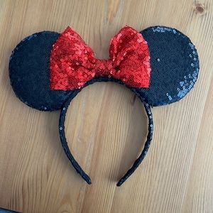Minnie Mouse ears